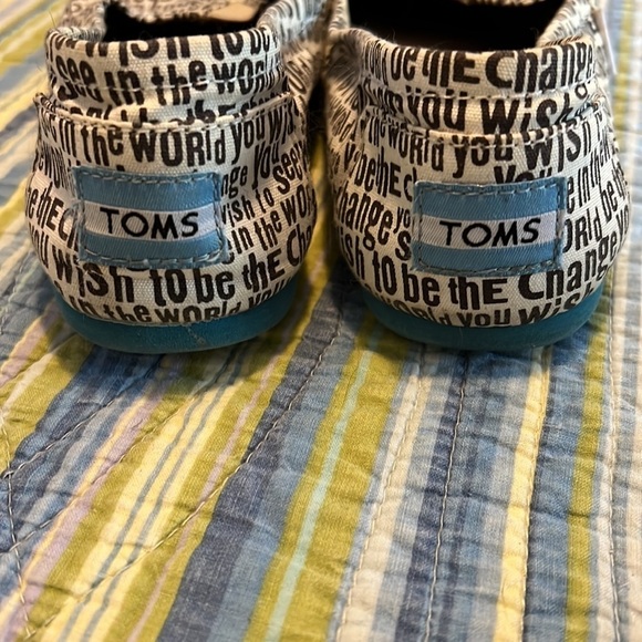 Last chance !!!Toms size woman’s 7. Be the change you wish to see in the world. - Picture 1 of 5